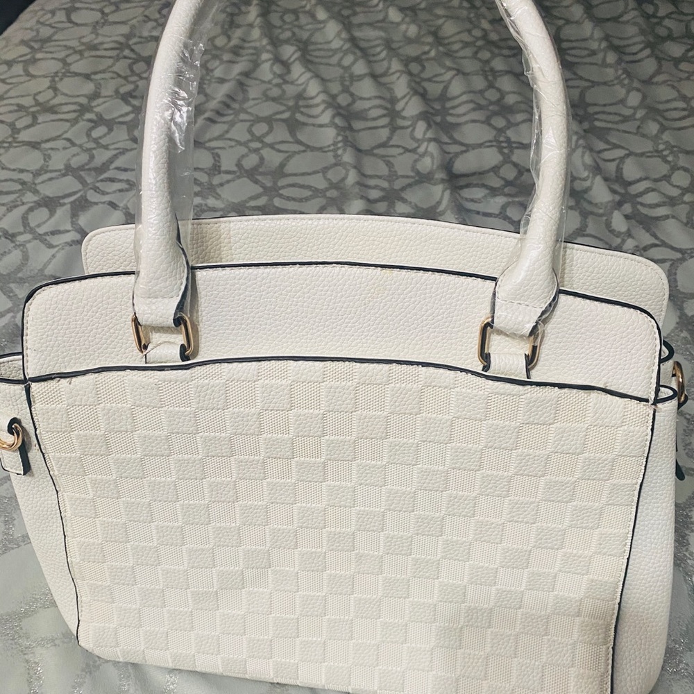 3/$10 🌸 White handbag